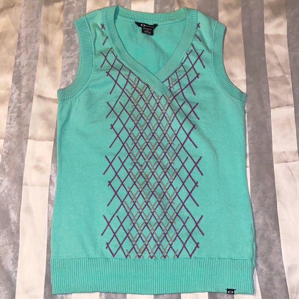 🚨3/$15 SALE🛍️ Women’s Oakley sweater vest